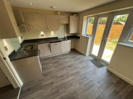 2 bedroom Town house to let in St Pauls Mews, Staffordshire, Burton upon Trent, DE14