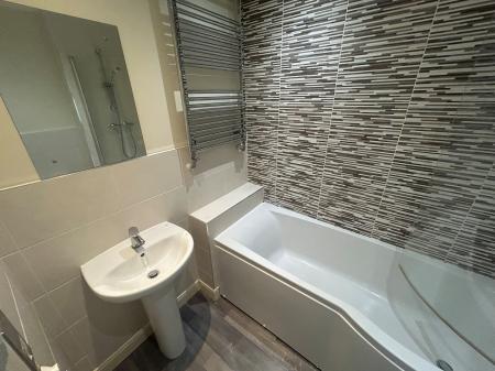 2 bedroom Town house to let in St Pauls Mews, Staffordshire, Burton upon Trent, DE14