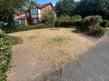 4 bedroom Detached house to let in Gleneagles Drive, Burton Upon Trent, Stretton, DE13