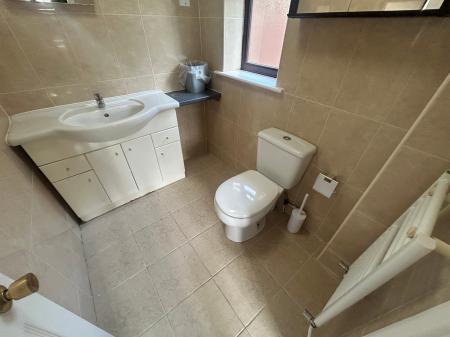 4 bedroom Detached house to let in Gleneagles Drive, Burton Upon Trent, Stretton, DE13