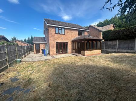 4 bedroom Detached house to let in Gleneagles Drive, Burton Upon Trent, Stretton, DE13