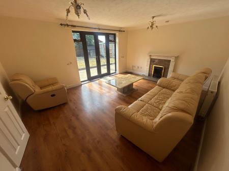 4 bedroom Detached house to let in Gleneagles Drive, Burton Upon Trent, Stretton, DE13
