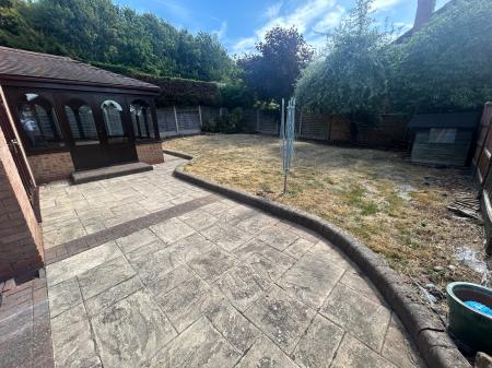 4 bedroom Detached house to let in Gleneagles Drive, Burton Upon Trent, Stretton, DE13