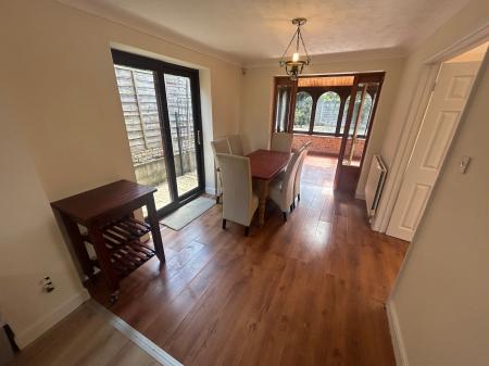 4 bedroom Detached house to let in Gleneagles Drive, Burton Upon Trent, Stretton, DE13
