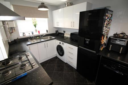 3 bedroom Semi-detached house to let in Frederick Street, Swadlincote, Woodville, DE11
