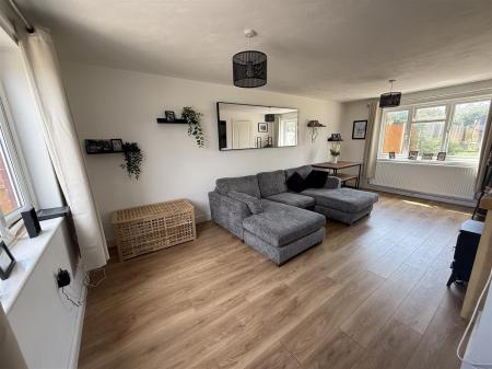 3 bedroom End of terrace house for sale in Brackenwood Road, Burton-On-Trent