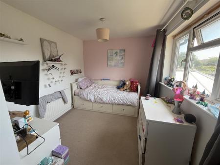 3 bedroom End of terrace house for sale in Brackenwood Road, Burton-On-Trent