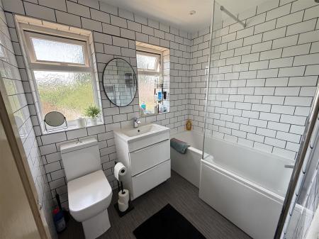 3 bedroom End of terrace house for sale in Brackenwood Road, Burton-On-Trent