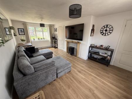 3 bedroom End of terrace house for sale in Brackenwood Road, Burton-On-Trent