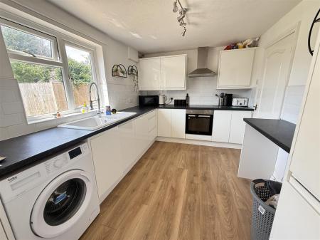 3 bedroom End of terrace house for sale in Brackenwood Road, Burton-On-Trent