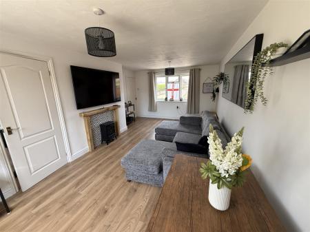 3 bedroom End of terrace house for sale in Brackenwood Road, Burton-On-Trent