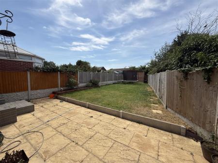 3 bedroom End of terrace house for sale in Brackenwood Road, Burton-On-Trent