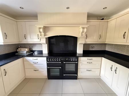 4 bedroom Detached house for sale in Oak Close, Castle Gresley