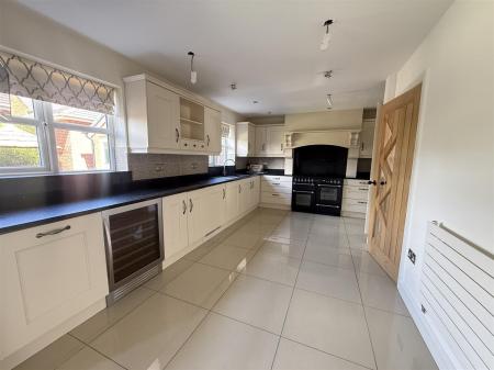 4 bedroom Detached house for sale in Oak Close, Castle Gresley