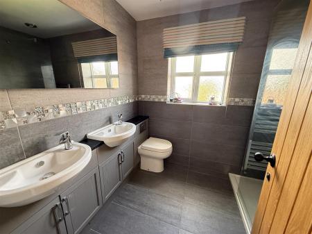4 bedroom Detached house for sale in Oak Close, Castle Gresley