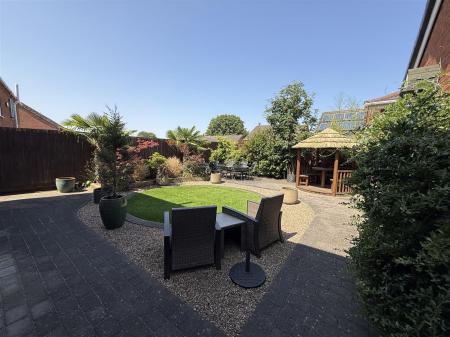 4 bedroom Detached house for sale in Oak Close, Castle Gresley