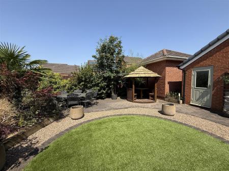 4 bedroom Detached house for sale in Oak Close, Castle Gresley