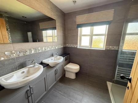 4 bedroom Detached house for sale in Oak Close, Castle Gresley, Swadlincote