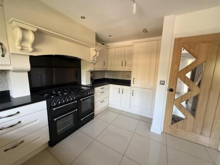 4 bedroom Detached house for sale in Oak Close, Castle Gresley, Swadlincote