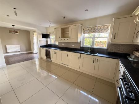 4 bedroom Detached house for sale in Oak Close, Castle Gresley
