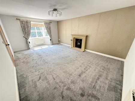 4 bedroom Detached house for sale in Oak Close, Castle Gresley, Swadlincote