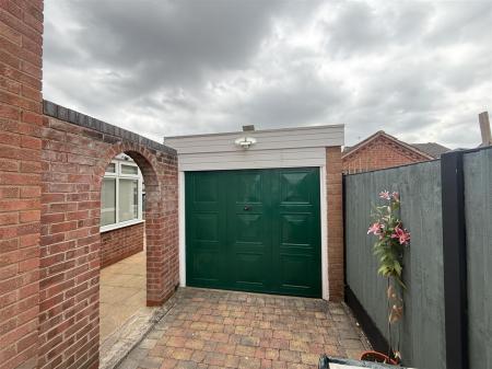 3 bedroom Detached house for sale in Woodmans Croft, Hatton, Derby