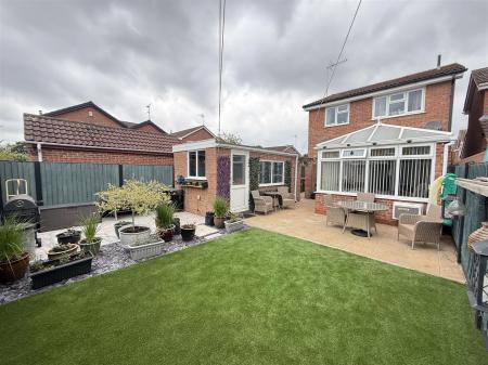 3 bedroom Detached house for sale in Woodmans Croft, Hatton, Derby