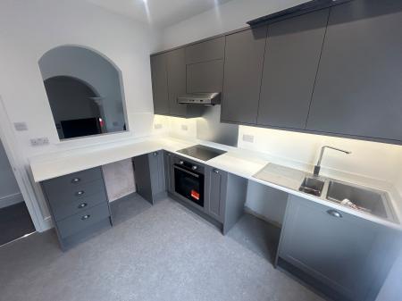 2 bedroom Flat to let in Ashby Road, Staffordshire, Burton upon Trent, DE15