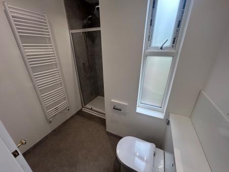 2 bedroom Flat to let in Ashby Road, Staffordshire, Burton upon Trent, DE15
