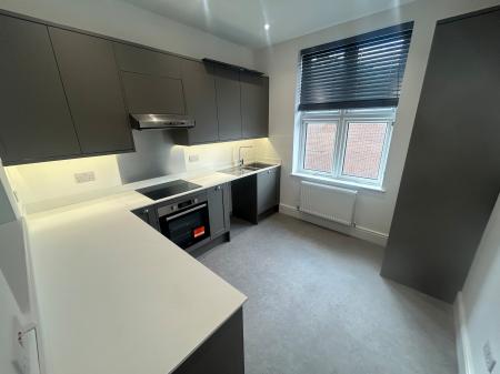 2 bedroom Flat to let in Ashby Road, Staffordshire, Burton upon Trent, DE15