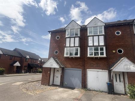 3 bedroom Town house for sale in Blythfield, Burton-On-Trent