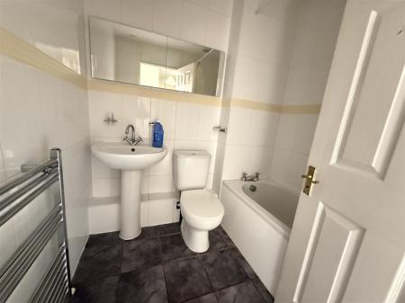 3 bedroom Town house for sale in Blythfield, Burton-On-Trent