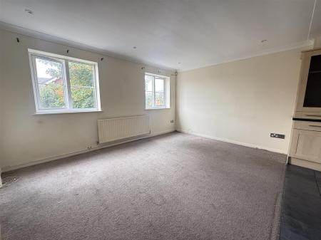 3 bedroom Town house for sale in Blythfield, Burton-On-Trent