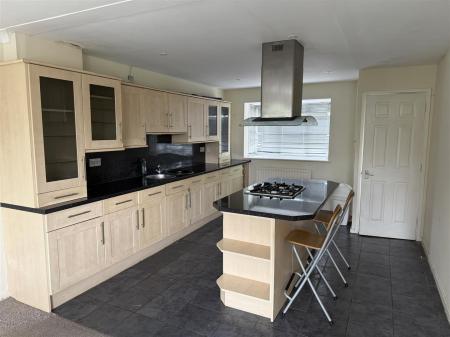 3 bedroom Town house for sale in Blythfield, Burton-On-Trent