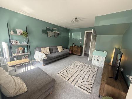 3 bedroom Town house for sale in Upton Drive, Burton-On-Trent