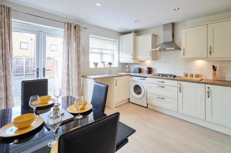2 bedroom Town house to let in Blakeholme Court, Staffordshire, Burton upon Trent, DE14