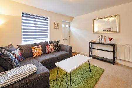 2 bedroom Town house to let in Blakeholme Court, Staffordshire, Burton upon Trent, DE14