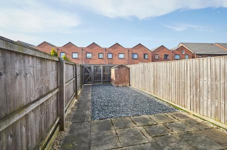 2 bedroom Town house to let in Blakeholme Court, Staffordshire, Burton upon Trent, DE14