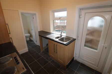 3 bedroom House to let in Lansdowne Road, Swadlincote, DE11