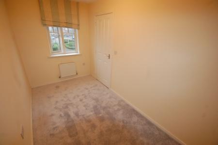 3 bedroom Semi-detached house to let in Caroline Court, Staffordshire, Burton upon Trent, DE14