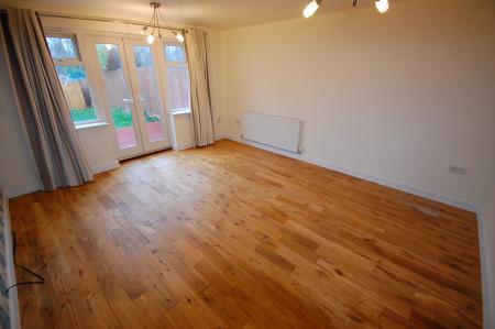 3 bedroom Semi-detached house to let in Caroline Court, Staffordshire, Burton upon Trent, DE14