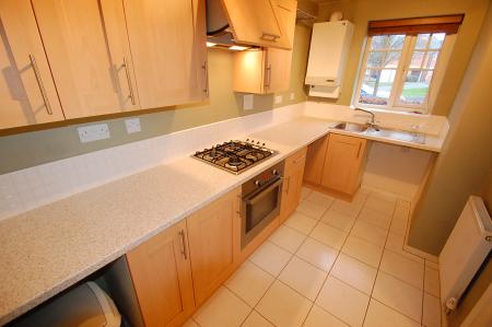 3 bedroom Semi-detached house to let in Caroline Court, Staffordshire, Burton upon Trent, DE14