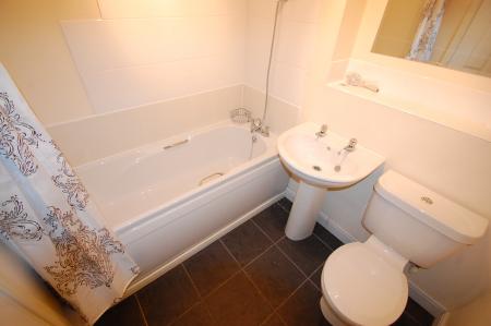 3 bedroom Semi-detached house to let in Caroline Court, Staffordshire, Burton upon Trent, DE14