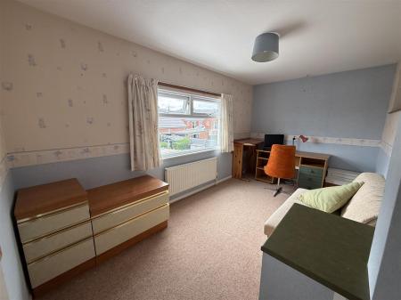 4 bedroom Semi-detached house for sale in Hornbrook Road, Burton-On-Trent
