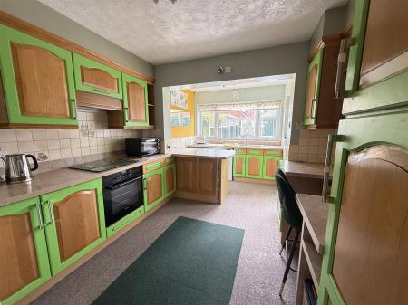 4 bedroom Semi-detached house for sale in Hornbrook Road, Burton-On-Trent