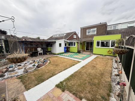 4 bedroom Semi-detached house for sale in Hornbrook Road, Burton-On-Trent