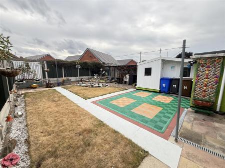 4 bedroom Semi-detached house for sale in Hornbrook Road, Burton-On-Trent