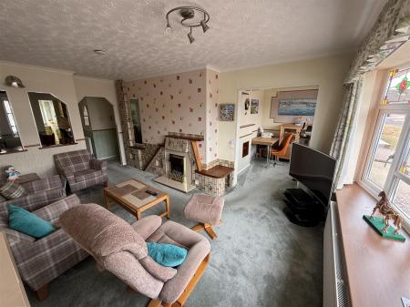 4 bedroom Semi-detached house for sale in Hornbrook Road, Burton-On-Trent