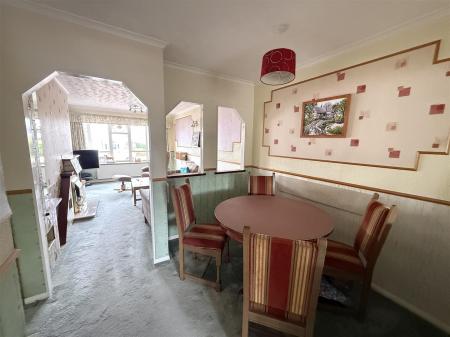4 bedroom Semi-detached house for sale in Hornbrook Road, Burton-On-Trent