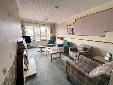 4 bedroom Semi-detached house for sale in Hornbrook Road, Burton-On-Trent